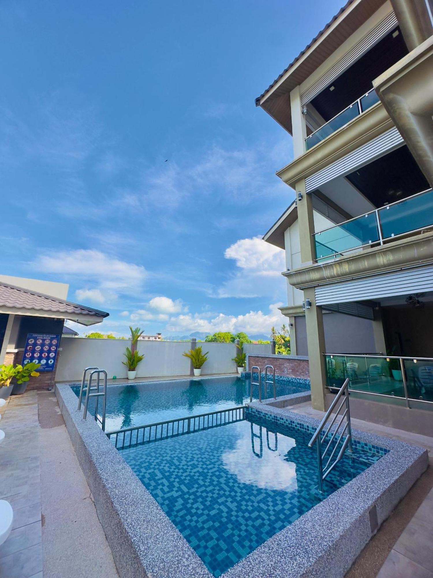 Grand Village Inn Pantai Cenang  Luaran gambar